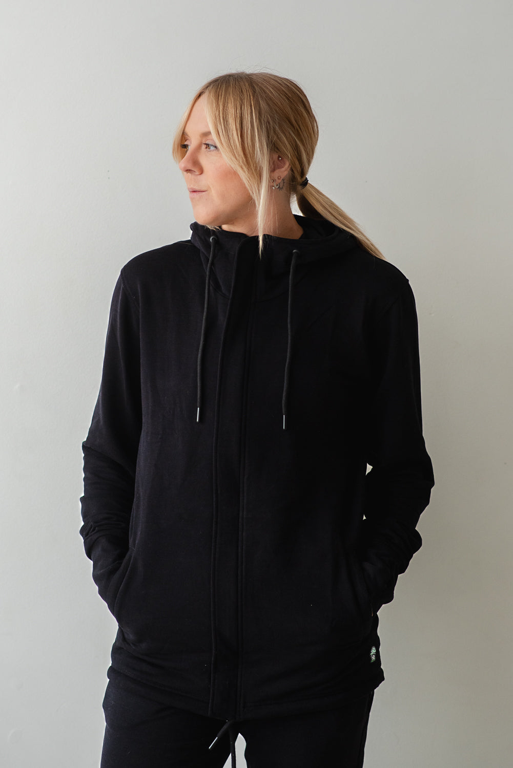 zip-up hoodie in black, women's