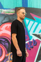 men's essential tee in black