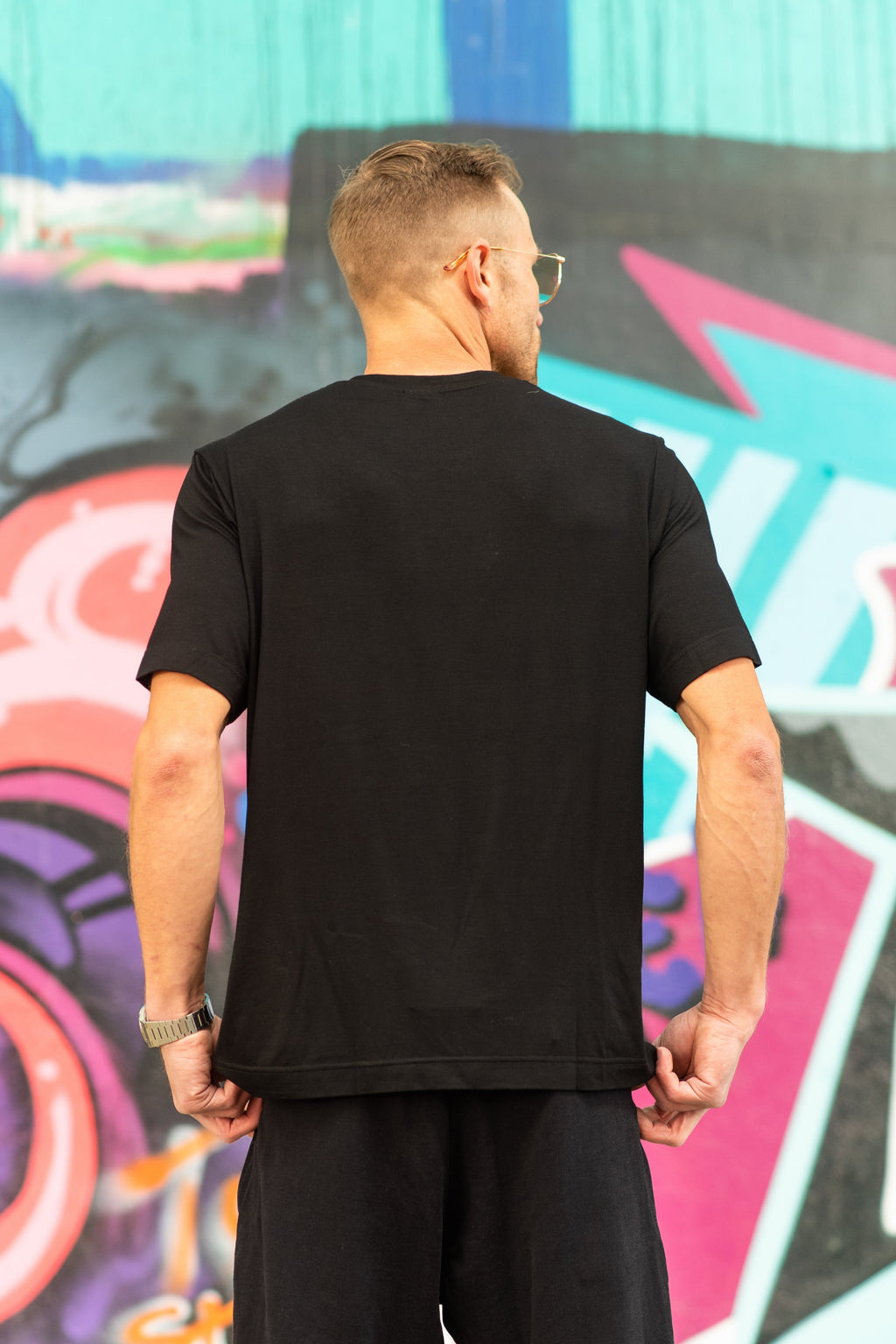 men's essential tee in black