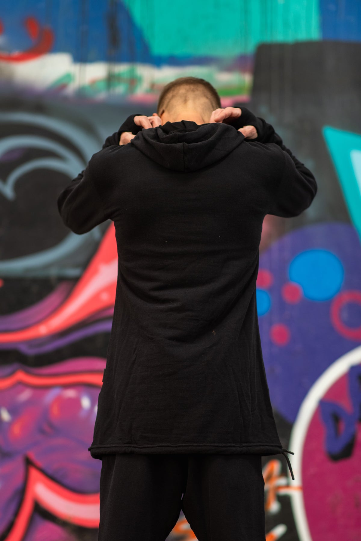 pullover hoodie in black, men's